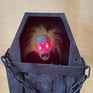 Vintage Gemmy Halloween Creepy Coffin Animated Screaming Zombie Motion Activated